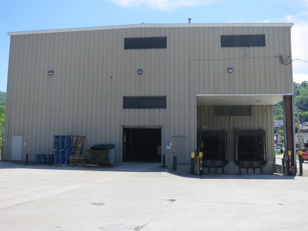Commercial Buildings & Land: 2000 North Main Street, Hazard, KY 41701